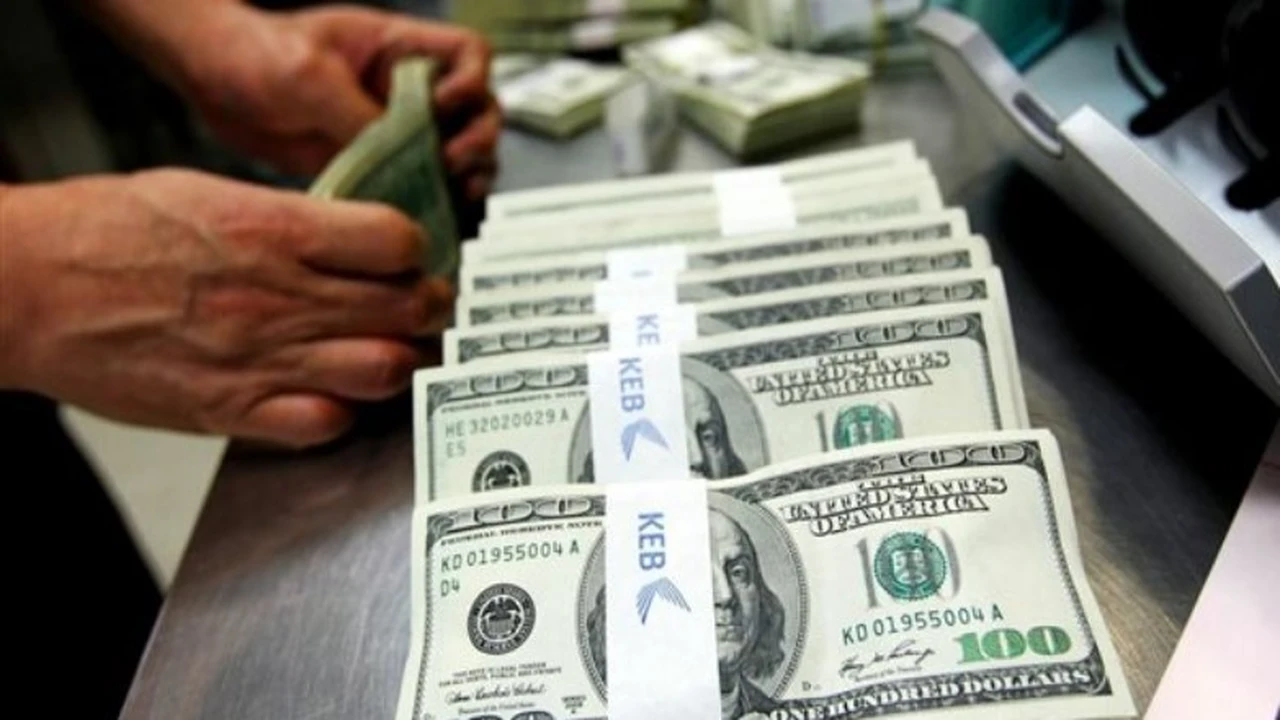 سعر الدولار يسجل 49.85 جنيهًا اليوم في السوق المصري
